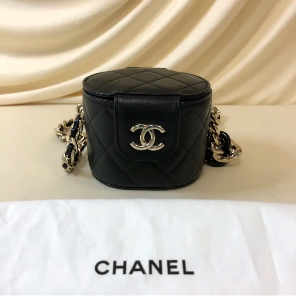 NFS Authentic Pre-owned CHANEL Lambskin Crossbody